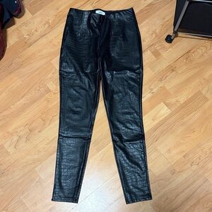 Suzy Shier Black Faux Leather Croc-Embossed Leggings